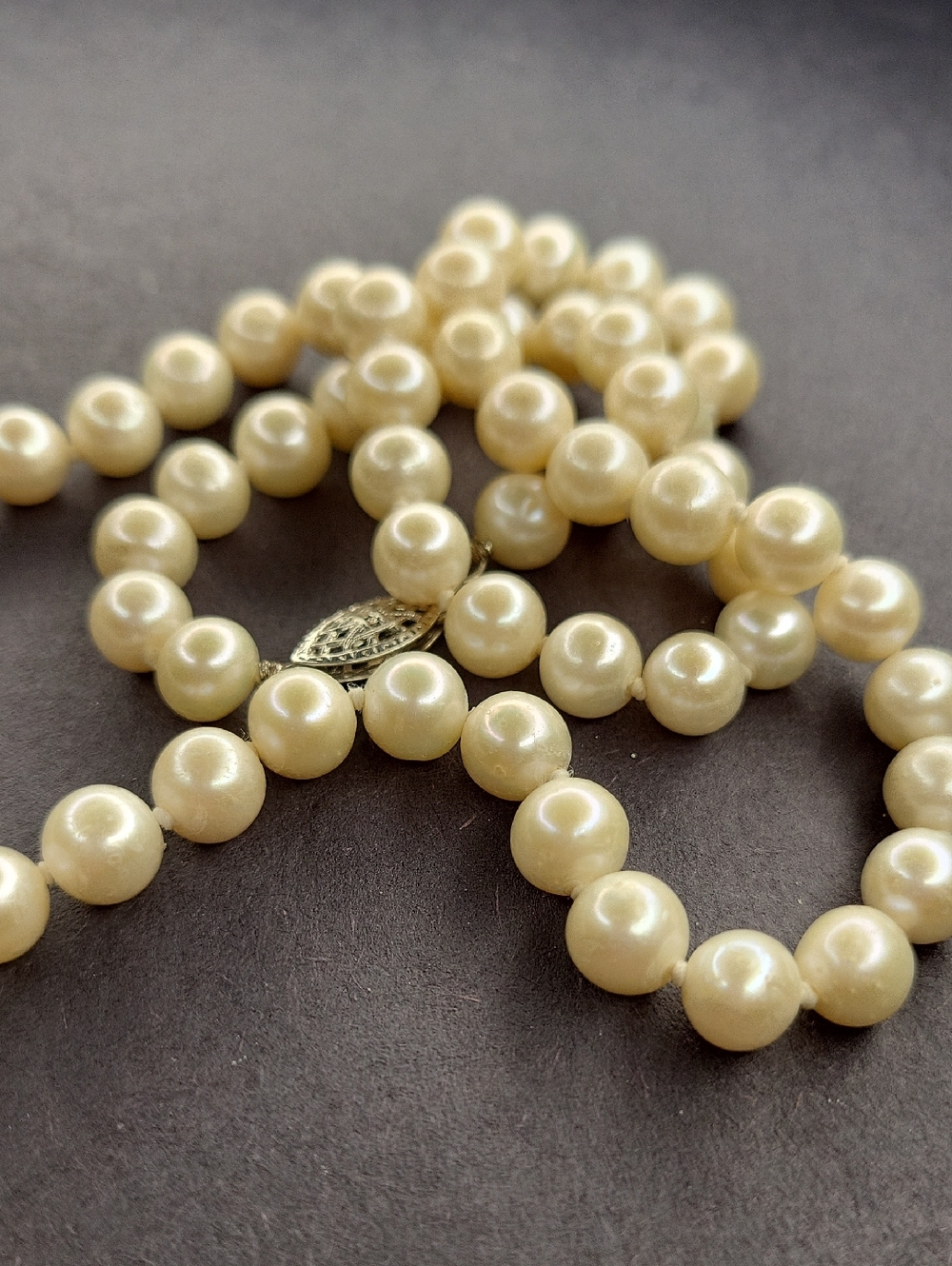 Classic Pearl Necklace in Cream